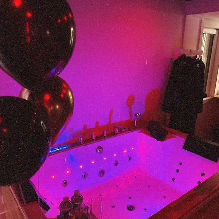 Отель для свиданий De Gamme - L'extase Avec Jacuzzi *