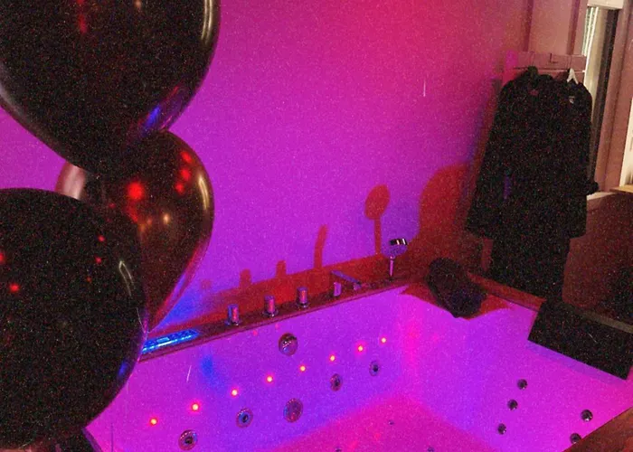 Love hôtel De Gamme - L'extase Avec Jacuzzi *